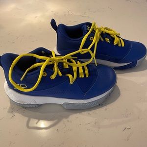 Grade school Steph Curry size 4 shoe